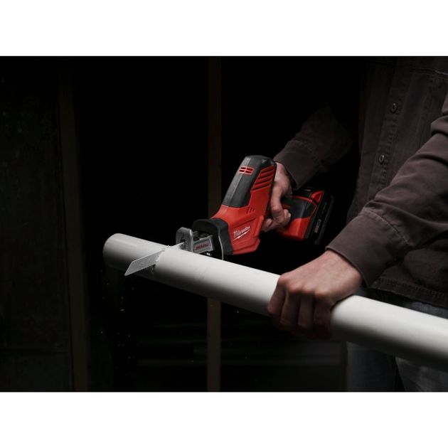 Сабельная пила аккумуляторная MILWAUKEE M18 C18 HZ-0, фото , изображение 5 | SNABZHENIE.com.ua Сабельная пила аккумуляторная MILWAUKEE M18 C18 HZ-0, фото , изображение 5 | SNABZHENIE.com.ua