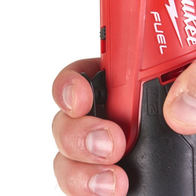 Аккумуляторная бесщёточная трещётка 3/8" MILWAUKEE M12 FIR38LR-0, фото , изображение 4 | SNABZHENIE.com.ua Аккумуляторная бесщёточная трещётка 3/8" MILWAUKEE M12 FIR38LR-0, фото , изображение 4 | SNABZHENIE.com.ua