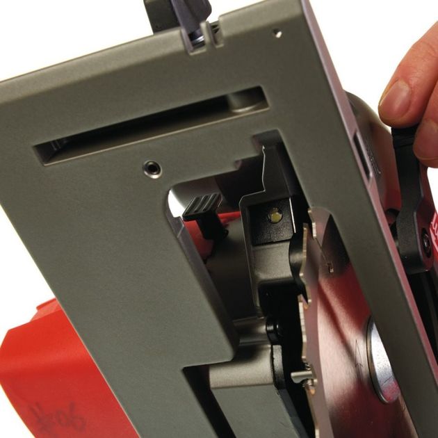 Акумуляторна циркулярна пила MILWAUKEE M12 CCS44-402C FUEL 4933448235, фото , зображення 4 | SNABZHENIE.com.ua Акумуляторна циркулярна пила MILWAUKEE M12 CCS44-402C FUEL 4933448235, фото , зображення 4 | SNABZHENIE.com.ua