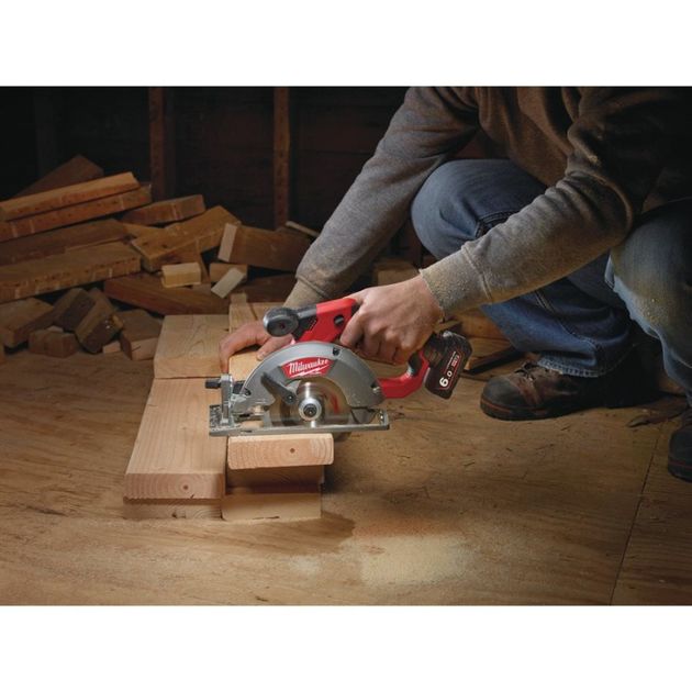 Акумуляторна циркулярна пила MILWAUKEE M12 CCS44-402C FUEL 4933448235, фото , зображення 8 | SNABZHENIE.com.ua Акумуляторна циркулярна пила MILWAUKEE M12 CCS44-402C FUEL 4933448235, фото , зображення 8 | SNABZHENIE.com.ua
