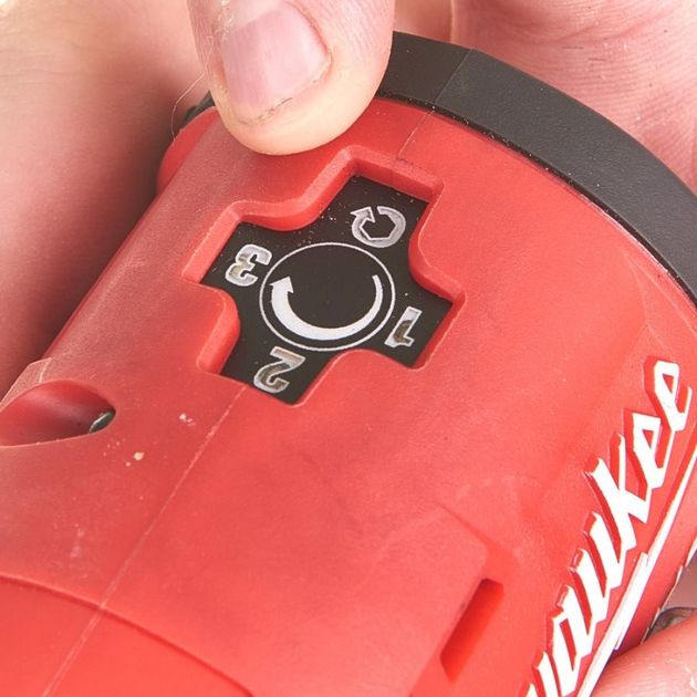 Акумуляторний імпульсний гайковерт MILWAUKEE M12 FUEL FIW14-0, крут. момент 136 Нм, 4933464611, фото , зображення 4 | SNABZHENIE.com.ua Акумуляторний імпульсний гайковерт MILWAUKEE M12 FUEL FIW14-0, крут. момент 136 Нм, 4933464611, фото , зображення 4 | SNABZHENIE.com.ua