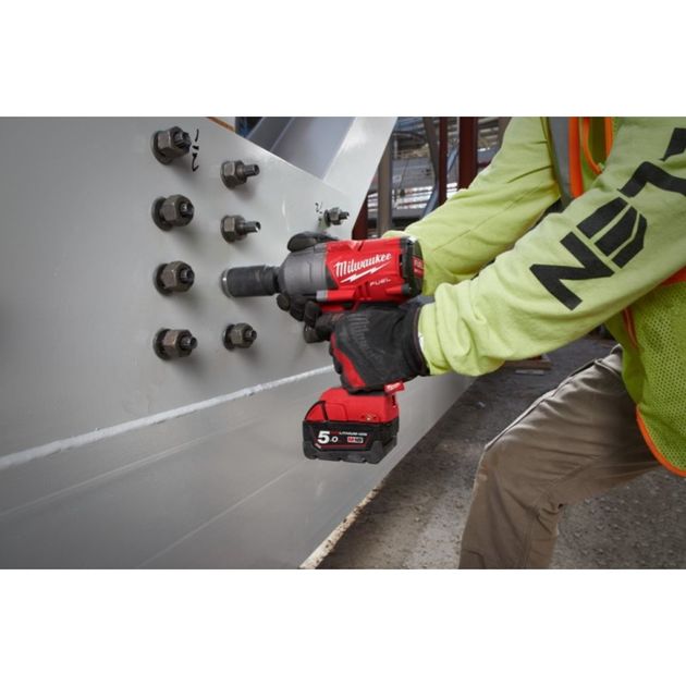 Гайковерт висококрутний MILWAUKEE 1/2 (1491 Нм) з піном M18 FHIWP12-502X FUEL (2 акумулятори + ЗУ), фото , зображення 7 | SNABZHENIE.com.ua Гайковерт висококрутний MILWAUKEE 1/2 (1491 Нм) з піном M18 FHIWP12-502X FUEL (2 акумулятори + ЗУ), фото , зображення 7 | SNABZHENIE.com.ua