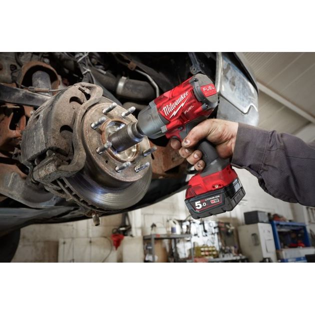 Гайковерт высокомоментный MILWAUKEE 1/2" 1898 Нм M18 FHIWF12-0X FUEL™, фото , изображение 7 | SNABZHENIE.com.ua Гайковерт высокомоментный MILWAUKEE 1/2" 1898 Нм M18 FHIWF12-0X FUEL™, фото , изображение 7 | SNABZHENIE.com.ua