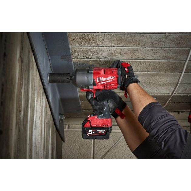 Гайковерт висококрутний MILWAUKEE 1/2 (1491 Нм) M18 FUEL ONEFHIWP12-502X ONE-KEY (2 акумулятори + ЗУ + кейс), фото , зображення 4 | SNABZHENIE.com.ua Гайковерт висококрутний MILWAUKEE 1/2 (1491 Нм) M18 FUEL ONEFHIWP12-502X ONE-KEY (2 акумулятори + ЗУ + кейс), фото , зображення 4 | SNABZHENIE.com.ua