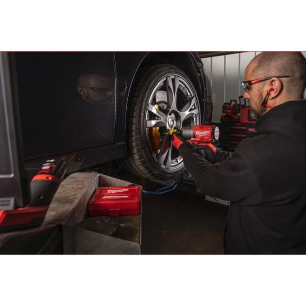 Гайковерт високобрутальний MILWAUKEE 1/2 (1898 Нм) з кільцем M18 ONEFHIWF12-502X ONE-KEY (2 акумулятори + ЗУ), фото , зображення 9 | SNABZHENIE.com.ua Гайковерт високобрутальний MILWAUKEE 1/2 (1898 Нм) з кільцем M18 ONEFHIWF12-502X ONE-KEY (2 акумулятори + ЗУ), фото , зображення 9 | SNABZHENIE.com.ua