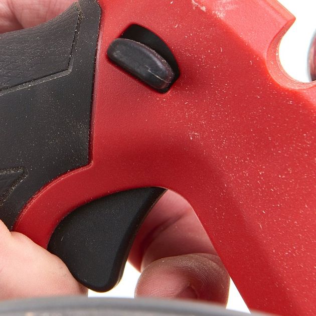 Дисковая пила M18 FUEL™ 66 мм по дереву и пластику MILWAUKEE, фото , изображение 5 | SNABZHENIE.com.ua Дисковая пила M18 FUEL™ 66 мм по дереву и пластику MILWAUKEE, фото , изображение 5 | SNABZHENIE.com.ua