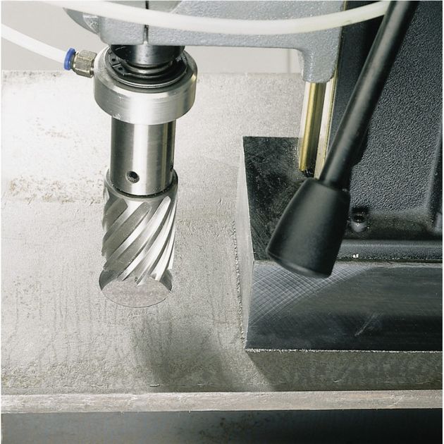 Дрель MILWAUKEE MDE 42 на магнитной станине, фото , изображение 2 | SNABZHENIE.com.ua Дрель MILWAUKEE MDE 42 на магнитной станине, фото , изображение 2 | SNABZHENIE.com.ua