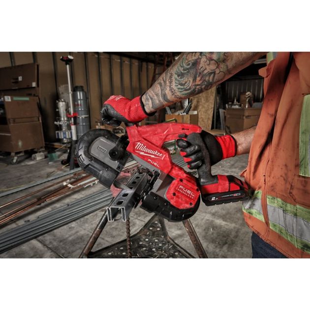 Компактная ленточная пила MILWAUKEE M18 FUEL™ FBS85-202C, фото , изображение 3 | SNABZHENIE.com.ua Компактная ленточная пила MILWAUKEE M18 FUEL™ FBS85-202C, фото , изображение 3 | SNABZHENIE.com.ua