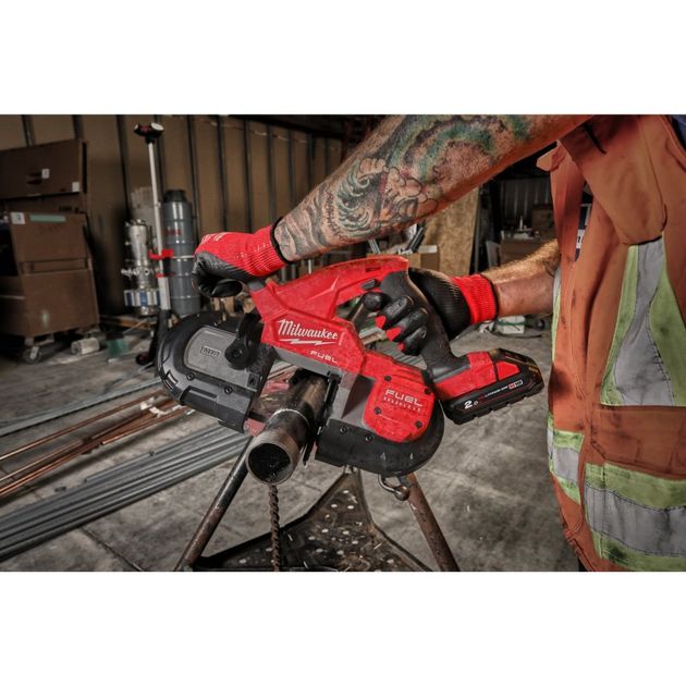 Компактная ленточная пила MILWAUKEE M18 FUEL™ FBS85-202C, фото , изображение 2 | SNABZHENIE.com.ua Компактная ленточная пила MILWAUKEE M18 FUEL™ FBS85-202C, фото , изображение 2 | SNABZHENIE.com.ua