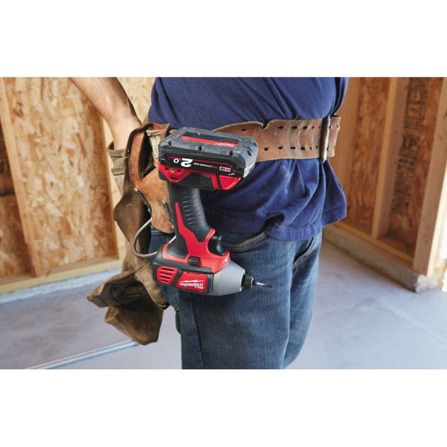 Компактный винтоверт MILWAUKEE 1/4'' Hex M18 BID-402C, 180 Нм, фото , изображение 3 | SNABZHENIE.com.ua Компактный винтоверт MILWAUKEE 1/4'' Hex M18 BID-402C, 180 Нм, фото , изображение 3 | SNABZHENIE.com.ua