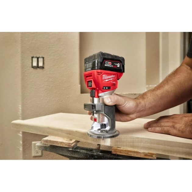 Акумуляторний фрезер кромковий Milwaukee M18 FTR8-0X (без АКБ і ЗУ), фото , зображення 10 | SNABZHENIE.com.ua Акумуляторний фрезер кромковий Milwaukee M18 FTR8-0X (без АКБ і ЗУ), фото , зображення 10 | SNABZHENIE.com.ua