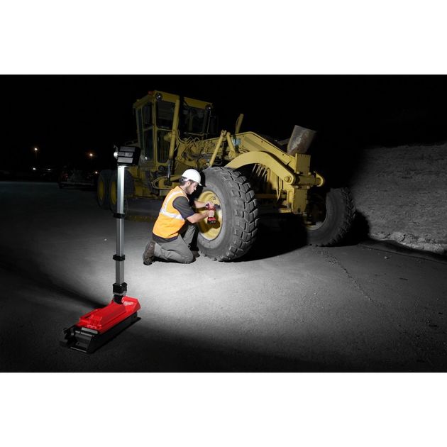 Напольный светодиодный прожектор MILWAUKEE M18 TRUEVIEW™ ONE-KEY 4933459431, фото , изображение 3 | SNABZHENIE.com.ua Напольный светодиодный прожектор MILWAUKEE M18 TRUEVIEW™ ONE-KEY 4933459431, фото , изображение 3 | SNABZHENIE.com.ua