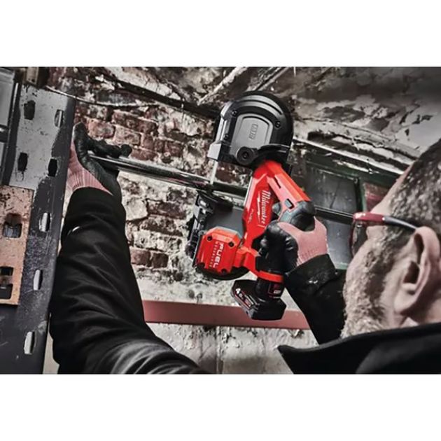 Субкомпактная ленточная пила MILWAUKEE M12 FUEL 64мм 4933478440, фото , изображение 6 | SNABZHENIE.com.ua Субкомпактная ленточная пила MILWAUKEE M12 FUEL 64мм 4933478440, фото , изображение 6 | SNABZHENIE.com.ua