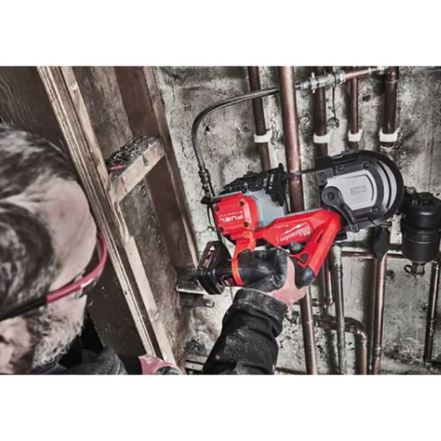 Субкомпактная ленточная пила MILWAUKEE M12 FUEL 64мм 4933478441, фото , изображение 9 | SNABZHENIE.com.ua Субкомпактная ленточная пила MILWAUKEE M12 FUEL 64мм 4933478441, фото , изображение 9 | SNABZHENIE.com.ua