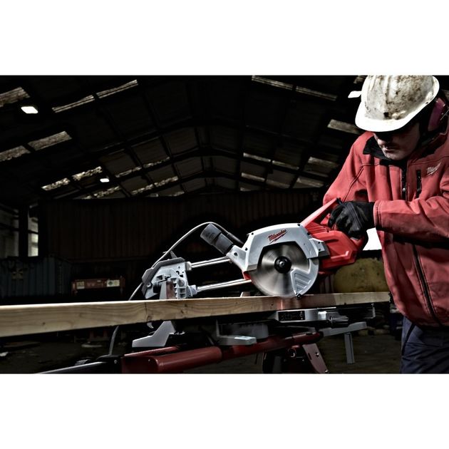 Пила торцовочная 216 мм с протяжкой MILWAUKEE 4933471055, фото , изображение 8 | SNABZHENIE.com.ua Пила торцовочная 216 мм с протяжкой MILWAUKEE 4933471055, фото , изображение 8 | SNABZHENIE.com.ua