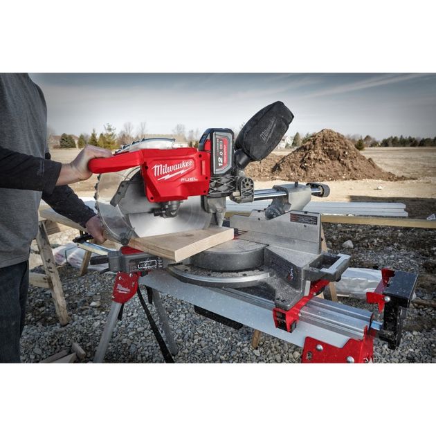 Торцовочная пила MILWAUKEE M18 FMS305-121 4933471122, фото , изображение 6 | SNABZHENIE.com.ua Торцовочная пила MILWAUKEE M18 FMS305-121 4933471122, фото , изображение 6 | SNABZHENIE.com.ua