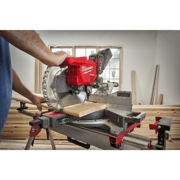 Торцовочная пила MILWAUKEE M18 FMS305-121 4933471122, фото , изображение 5 | SNABZHENIE.com.ua Торцовочная пила MILWAUKEE M18 FMS305-121 4933471122, фото , изображение 5 | SNABZHENIE.com.ua