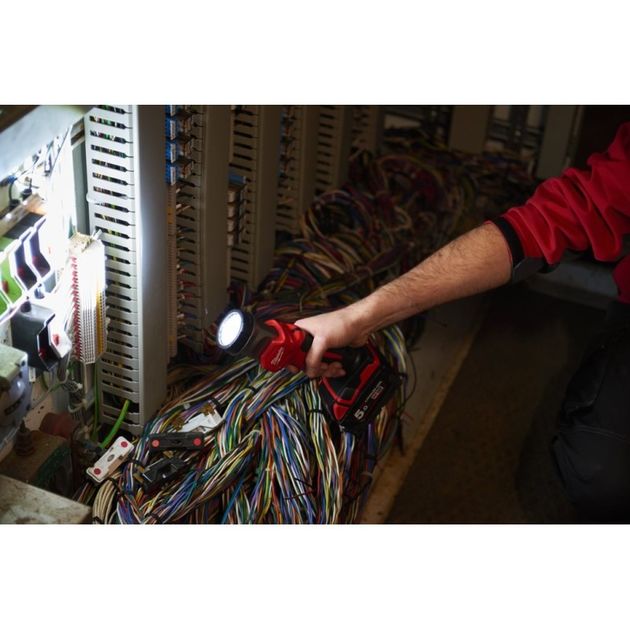 Фонарь светодиодный MILWAUKEE M18 TLED-0 4932430361, фото , изображение 5 | SNABZHENIE.com.ua Фонарь светодиодный MILWAUKEE M18 TLED-0 4932430361, фото , изображение 5 | SNABZHENIE.com.ua