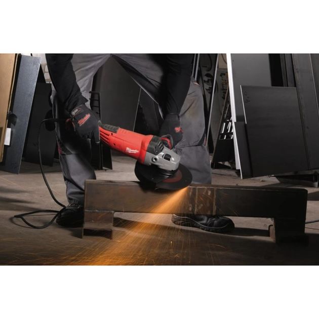 Углошлифовальная машина MILWAUKEE 180 мм AGV 22-180 E с AVS рукояткой, фото , изображение 3 | SNABZHENIE.com.ua