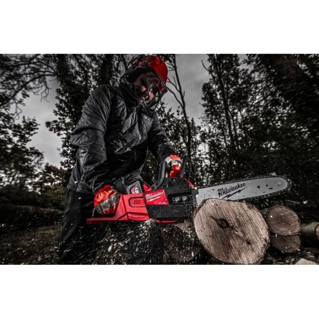 Акумуляторна ланцюгова пила з шиною 30 см M18 FUEL™ MILWAUKEE 4933471441, фото , зображення 9 | SNABZHENIE.com.ua Акумуляторна ланцюгова пила з шиною 30 см M18 FUEL™ MILWAUKEE 4933471441, фото , зображення 9 | SNABZHENIE.com.ua