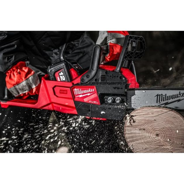 Акумуляторна ланцюгова пила з шиною 30 см M18 FUEL™ MILWAUKEE 4933471441, фото , зображення 10 | SNABZHENIE.com.ua Акумуляторна ланцюгова пила з шиною 30 см M18 FUEL™ MILWAUKEE 4933471441, фото , зображення 10 | SNABZHENIE.com.ua