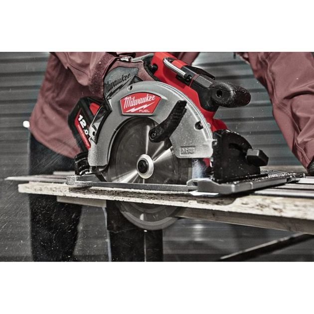 Циркулярная пила MILWAUKEE M18 FCSG66-0 FUEL 66мм по дереву и пластику, фото , изображение 8 | SNABZHENIE.com.ua Циркулярная пила MILWAUKEE M18 FCSG66-0 FUEL 66мм по дереву и пластику, фото , изображение 8 | SNABZHENIE.com.ua