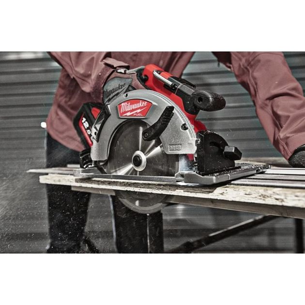 Циркулярная пила MILWAUKEE M18 FCSG66-0 FUEL 66мм по дереву и пластику, фото , изображение 9 | SNABZHENIE.com.ua Циркулярная пила MILWAUKEE M18 FCSG66-0 FUEL 66мм по дереву и пластику, фото , изображение 9 | SNABZHENIE.com.ua