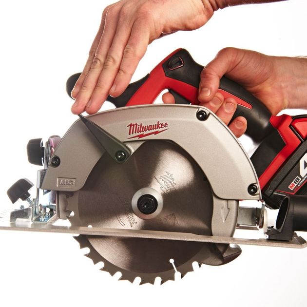 Циркулярная пила MILWAUKEE M18 HD18 CS-402B для дерева и пластика, фото , изображение 3 | SNABZHENIE.com.ua Циркулярная пила MILWAUKEE M18 HD18 CS-402B для дерева и пластика, фото , изображение 3 | SNABZHENIE.com.ua