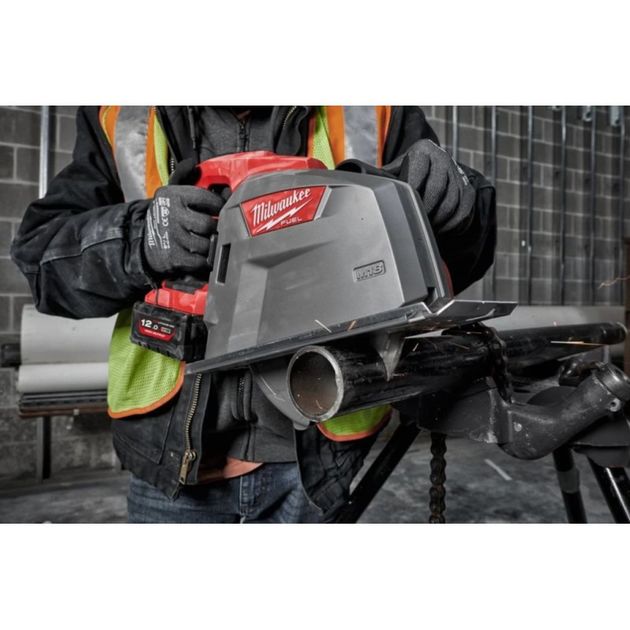 Циркулярная пила по металлу MILWAUKEE M18 FUEL FMCS66 66мм, фото , изображение 7 | SNABZHENIE.com.ua Циркулярная пила по металлу MILWAUKEE M18 FUEL FMCS66 66мм, фото , изображение 7 | SNABZHENIE.com.ua