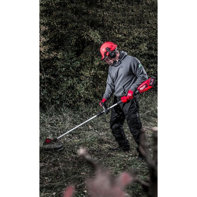 Триммер аккумуляторный Milwaukee M18 FUEL M18BLLT-0 бесщёточный, фото , изображение 3 | SNABZHENIE.com.ua Триммер аккумуляторный Milwaukee M18 FUEL M18BLLT-0 бесщёточный, фото , изображение 3 | SNABZHENIE.com.ua