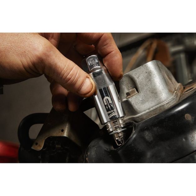 Торцевая свечная головка 3/8'' 20.8 мм с магнитом MILWAUKEE, фото , изображение 2 | SNABZHENIE.com.ua