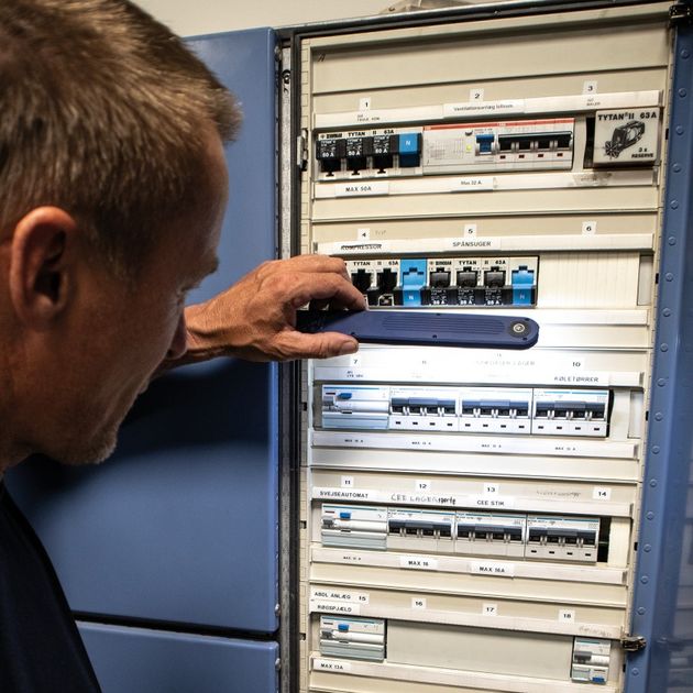 Фонарь ручной аккумуляторный Scangrip Stick Lite M (03.5666), фото , изображение 3 | SNABZHENIE.com.ua Фонарь ручной аккумуляторный Scangrip Stick Lite M (03.5666), фото , изображение 3 | SNABZHENIE.com.ua