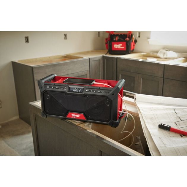 Аккумуляторное радио M18 RADIO DAB+ MILWAUKEE, фото , изображение 4 | SNABZHENIE.com.ua Аккумуляторное радио M18 RADIO DAB+ MILWAUKEE, фото , изображение 4 | SNABZHENIE.com.ua