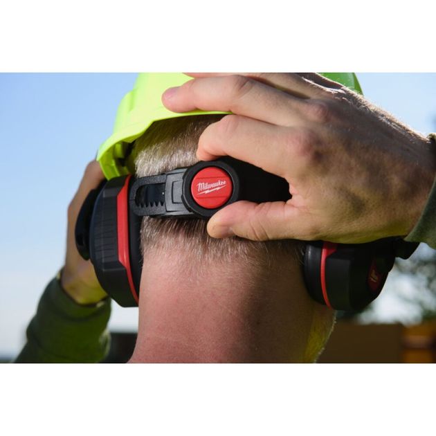 Каска защитная BOLT100 Hi-Vis для альпинизма MILWAUKEE, фото , изображение 3 | SNABZHENIE.com.ua Каска защитная BOLT100 Hi-Vis для альпинизма MILWAUKEE, фото , изображение 3 | SNABZHENIE.com.ua