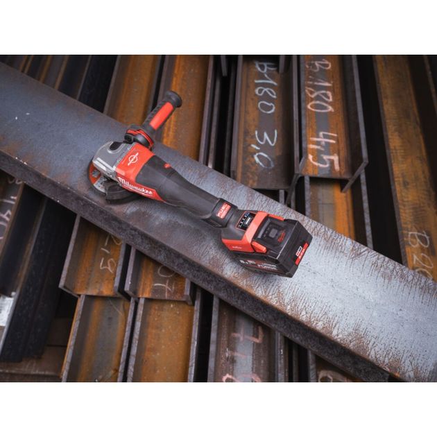 Шлифмашина угловая аккумуляторная MILWAUKEE M18 FHSAGO125VXPDB2-802X, 125 мм, фото , изображение 4 | SNABZHENIE.com.ua