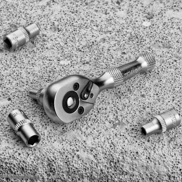 Ключ-трещотка укорочена з металевою ручкою 1/4 90мм 45T CrV SIGMA (6050211), фото , зображення 5 | SNABZHENIE.com.ua Ключ-трещотка укорочена з металевою ручкою 1/4 90мм 45T CrV SIGMA (6050211), фото , зображення 5 | SNABZHENIE.com.ua