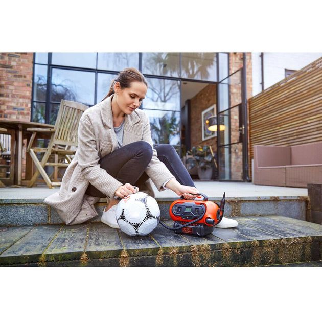 Аккумуляторный автомобильный компрессор BLACK+DECKER BDCINF18N, фото , изображение 8 | SNABZHENIE.com.ua Аккумуляторный автомобильный компрессор BLACK+DECKER BDCINF18N, фото , изображение 8 | SNABZHENIE.com.ua