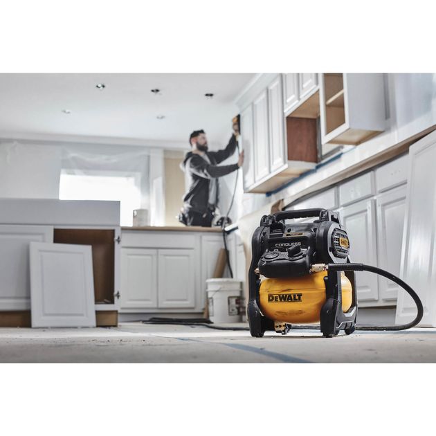 Компресор повітряний акумуляторний DeWALT DCC1018N, фото , зображення 7 | SNABZHENIE.com.ua Компресор повітряний акумуляторний DeWALT DCC1018N, фото , зображення 7 | SNABZHENIE.com.ua