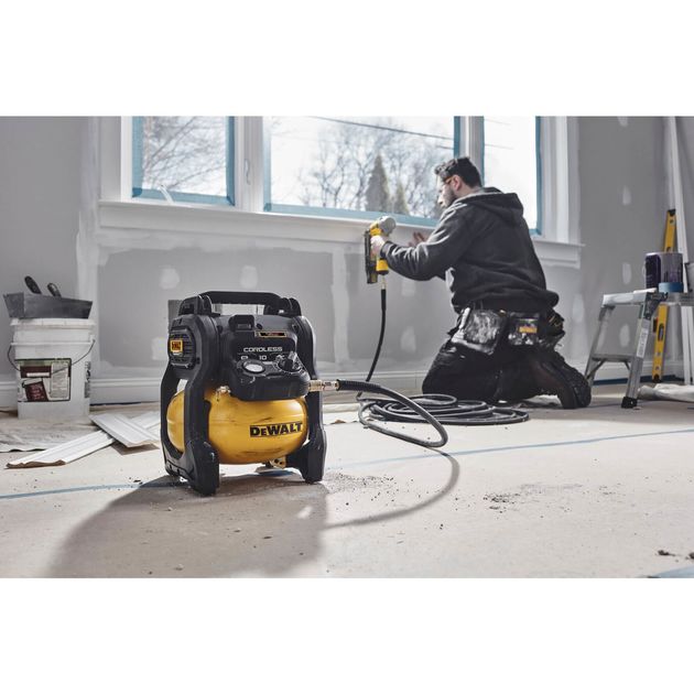 Компресор повітряний акумуляторний DeWALT DCC1018N, фото , зображення 8 | SNABZHENIE.com.ua Компресор повітряний акумуляторний DeWALT DCC1018N, фото , зображення 8 | SNABZHENIE.com.ua