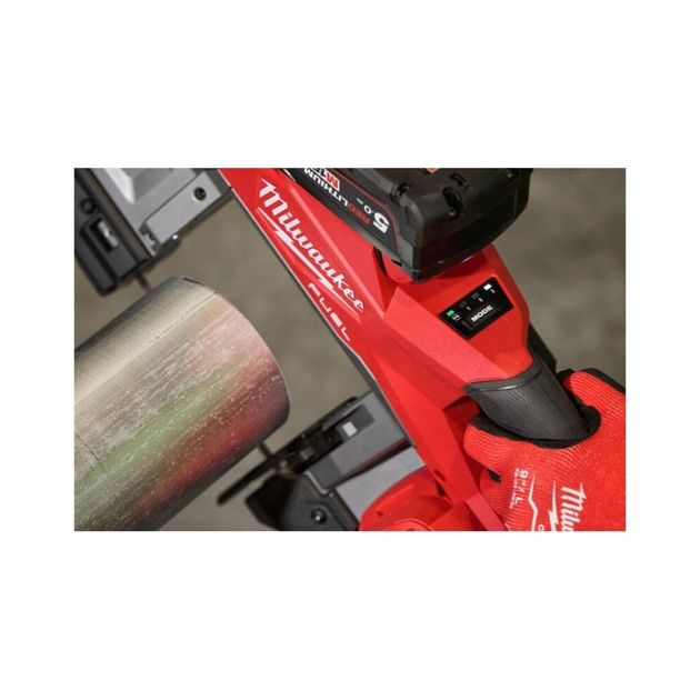 Лазерна стрічкова пила акумуляторна безщіткова MILWAUKEE M18 FBS127-0 (каркас), фото , зображення 4 | SNABZHENIE.com.ua Лазерна стрічкова пила акумуляторна безщіткова MILWAUKEE M18 FBS127-0 (каркас), фото , зображення 4 | SNABZHENIE.com.ua