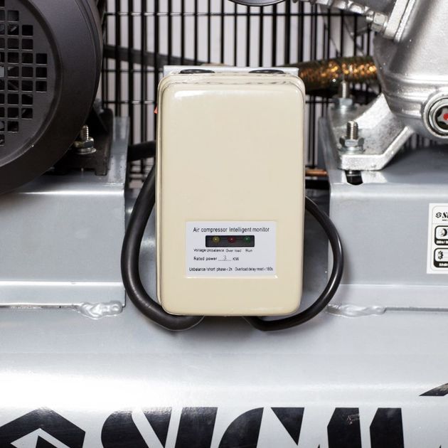 Компресор ремінний трьохциліндровий 380В 3кВт 610л/хв 10бар 135л SIGMA (7044711), фото , зображення 4 | SNABZHENIE.com.ua