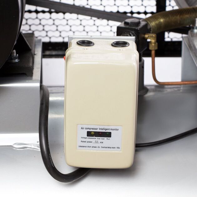 Компрессор ременной трехцилиндровый 380В 5.5кВт 865л/мин 10бар 200л SIGMA, фото , изображение 4 | SNABZHENIE.com.ua