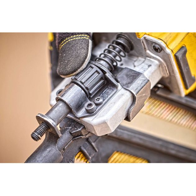 Пістолет гвоздезабивний акумуляторний безщітковий DeWALT DCN930N, фото , зображення 9 | SNABZHENIE.com.ua Пістолет гвоздезабивний акумуляторний безщітковий DeWALT DCN930N, фото , зображення 9 | SNABZHENIE.com.ua